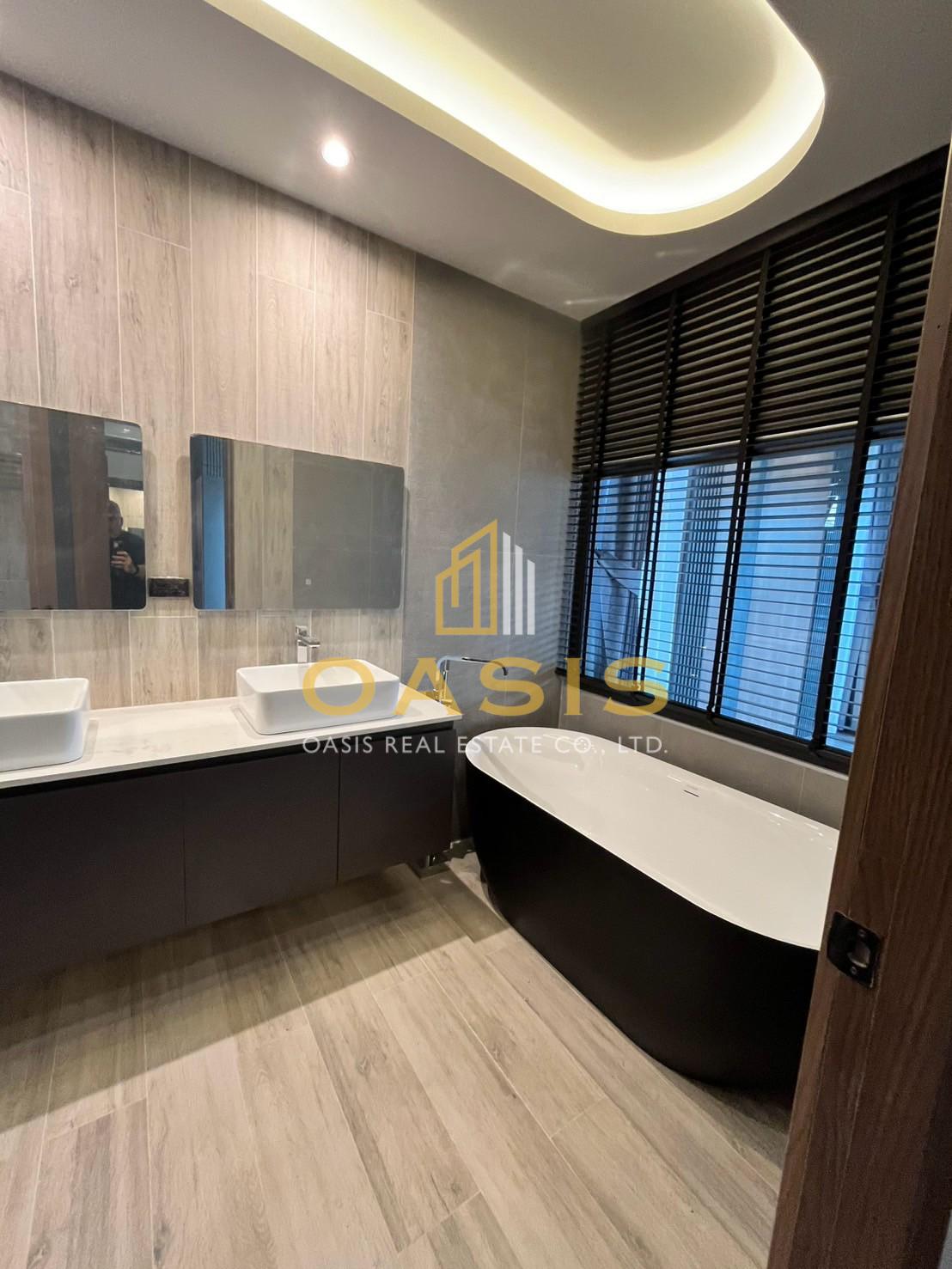 Luxurious Pool Villa Near Mabprachan Lake – A Tranquil Oasis