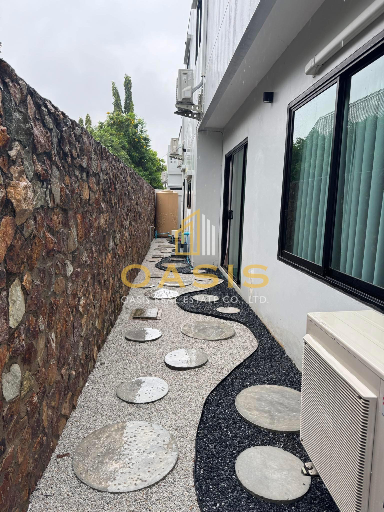 Hivery Pool Villa – 2-Story Home for Rent