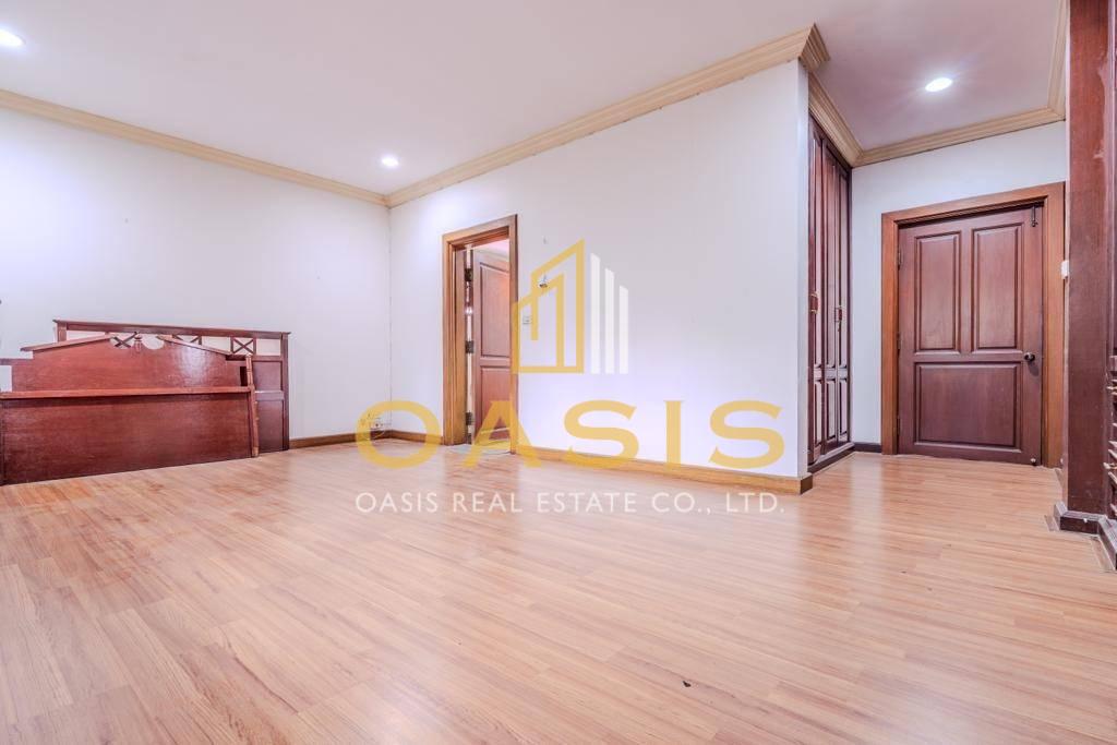 Exclusive Investment Opportunity – Large Land Plot with Development Potential