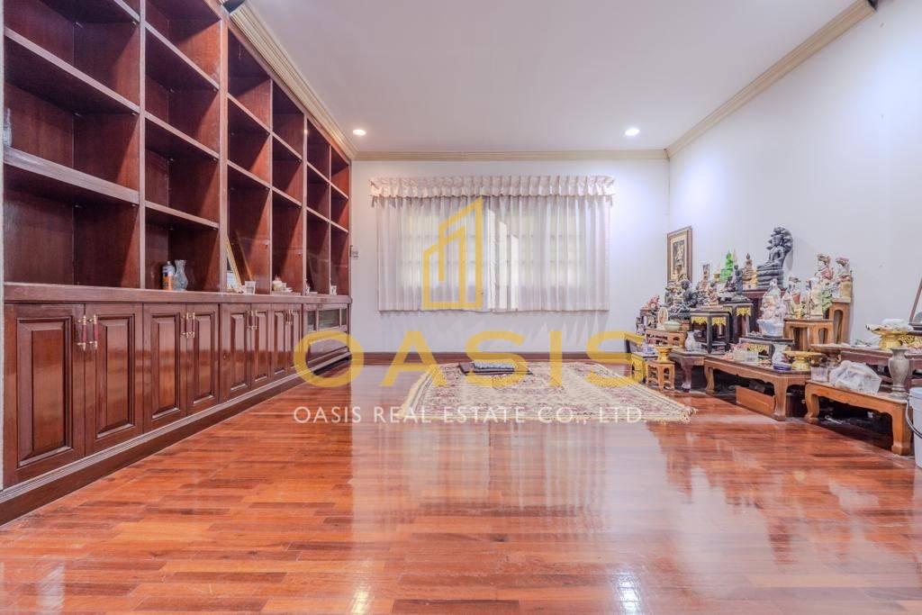 Exclusive Investment Opportunity – Large Land Plot with Development Potential