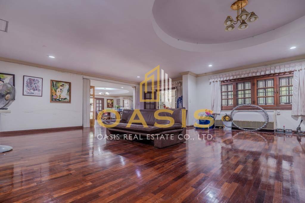 Exclusive Investment Opportunity – Large Land Plot with Development Potential