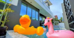 Modern 5-Bedroom Pool Villa Near Thepprasit Market