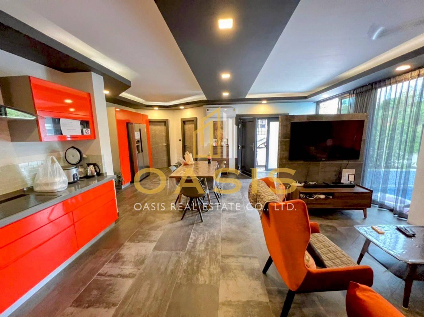 Modern 5-Bedroom Pool Villa Near Thepprasit Market