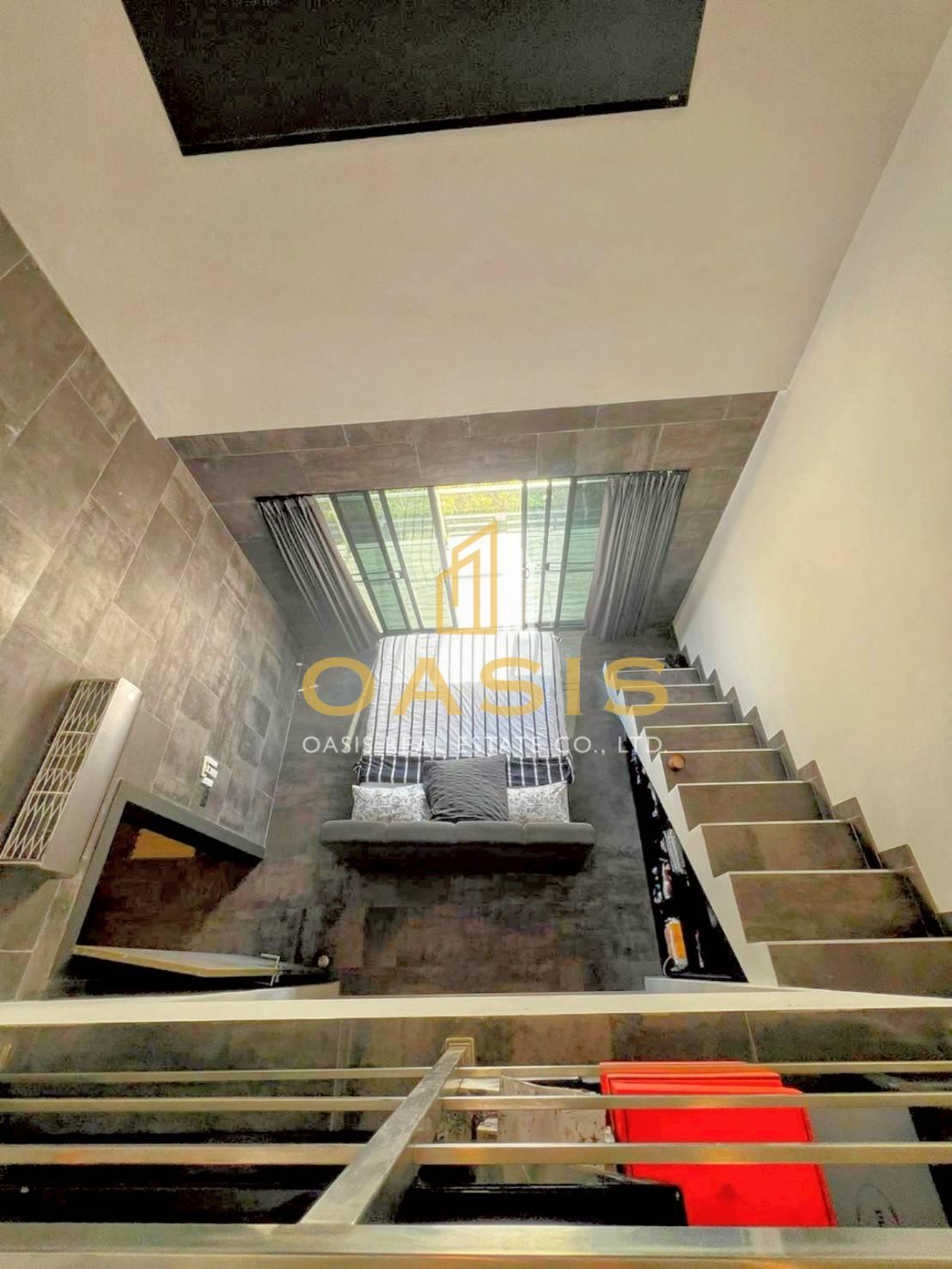 Modern 5-Bedroom Pool Villa Near Thepprasit Market