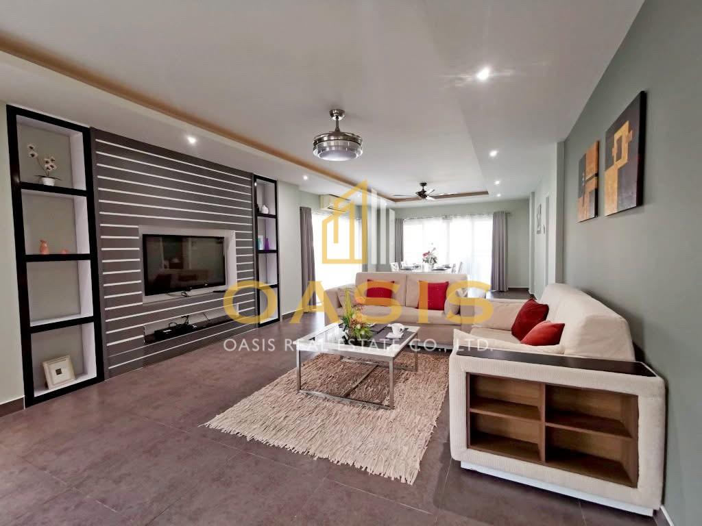 Pool View Condo For Sale at Tudor Court – Pratumnak