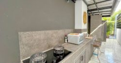 Modern 5-Bedroom Pool Villa Near Thepprasit Market