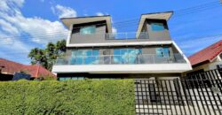 Modern 5-Bedroom Pool Villa Near Thepprasit Market
