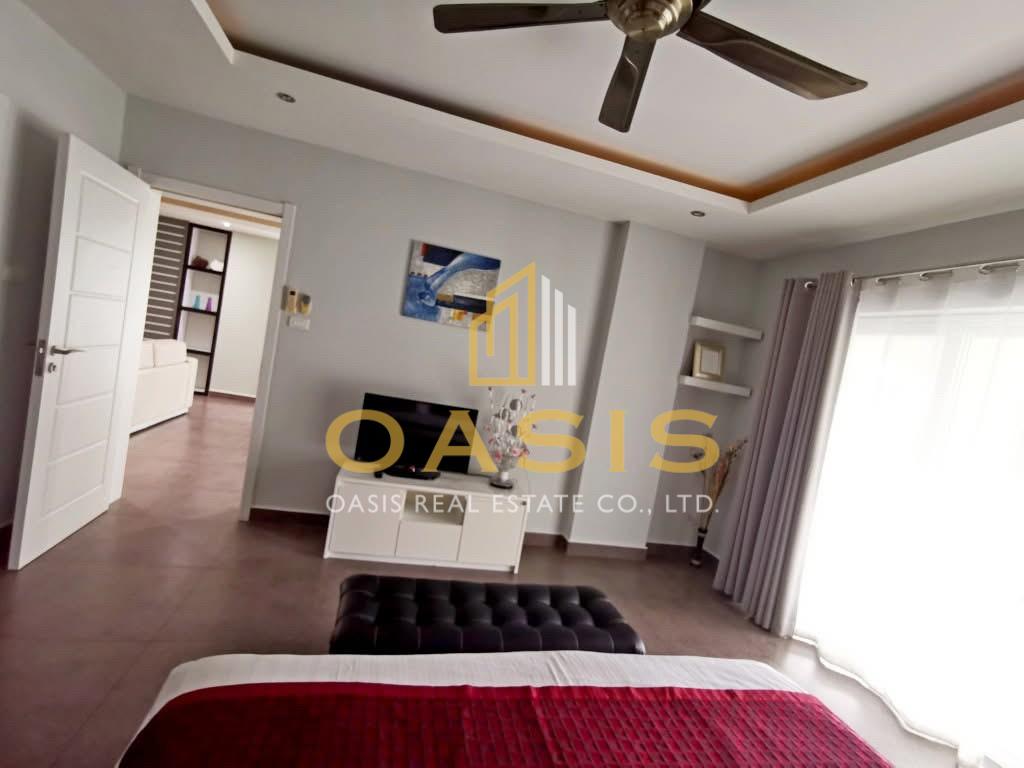 Pool View Condo For Sale at Tudor Court – Pratumnak