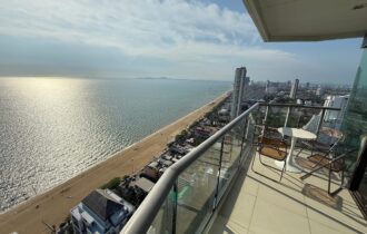 Cetus Beachfront Pattaya ,a high-rise luxury condominium located right on Jomtien Beach