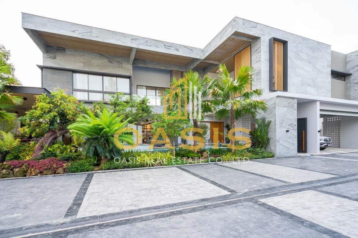 Luxury Pool Villa for Sale — Prestigious Living in Pattaya