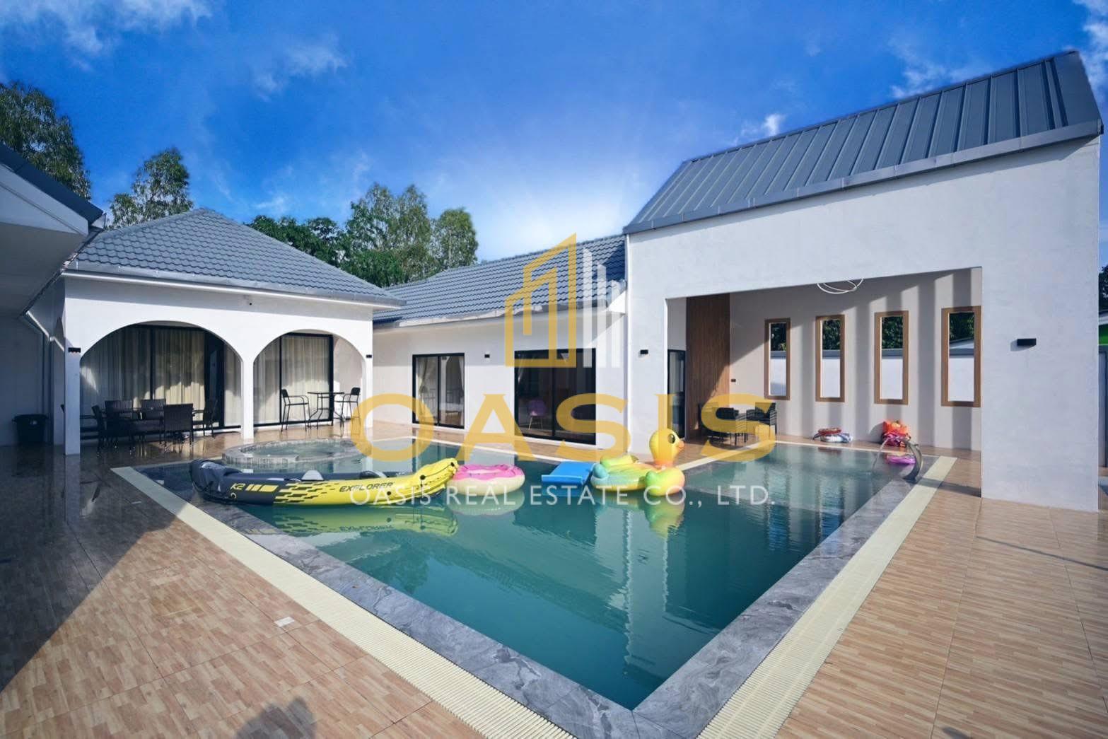 Luxury 4 Bedroom Pool villa Phonenix Golf Course for sale