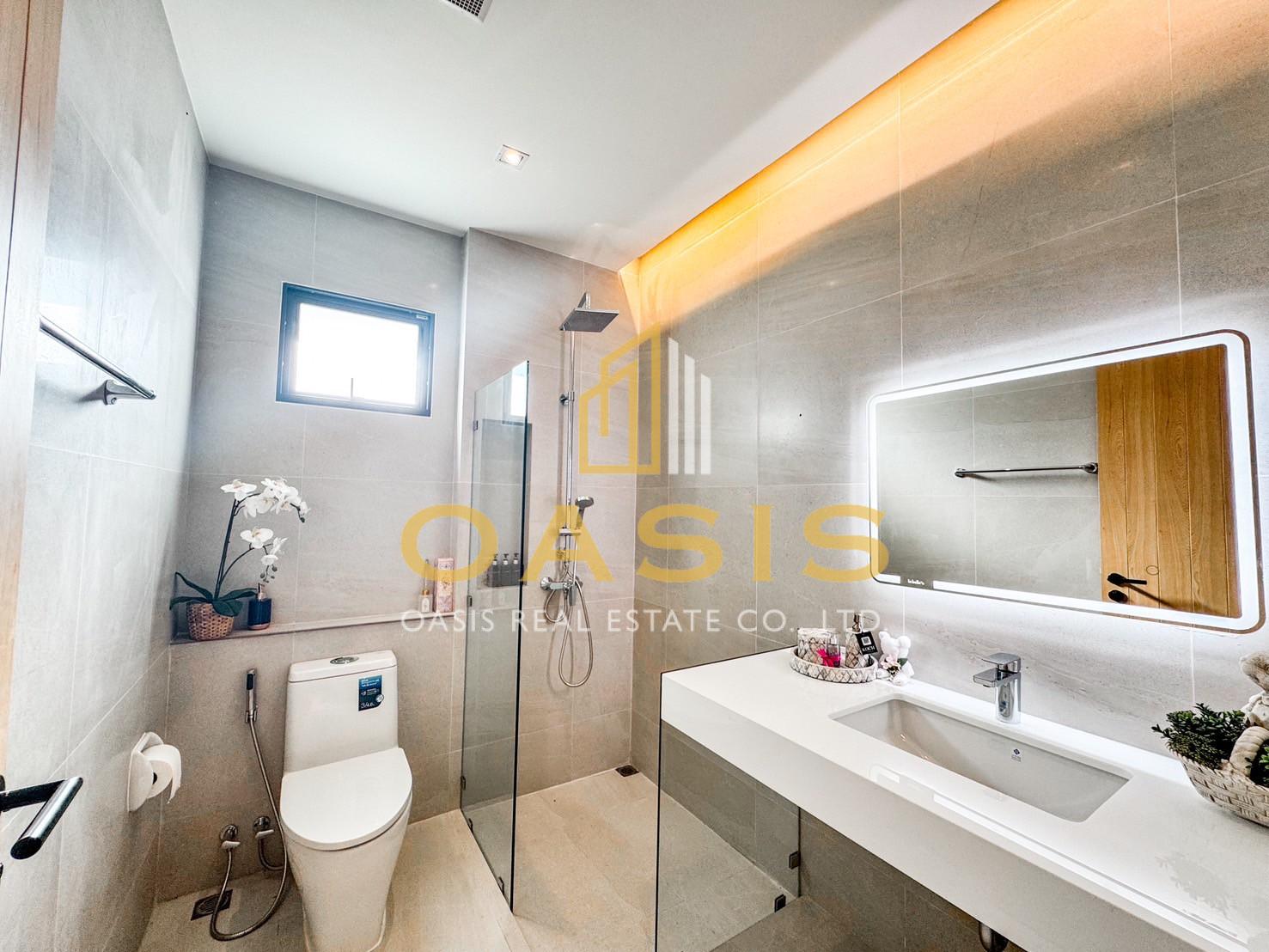 Exclusive Luxury Villas on a Scenic Hillside