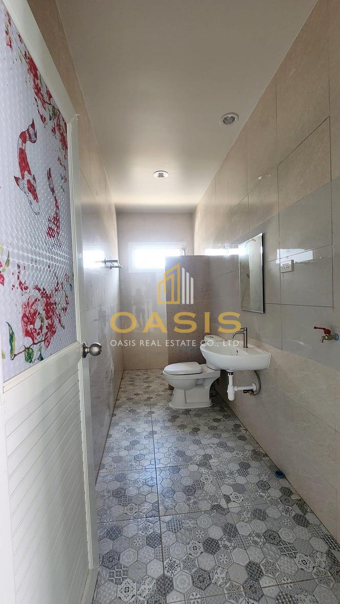 Spacious Single House with 3-Car Parking on 50 sq.wah Land