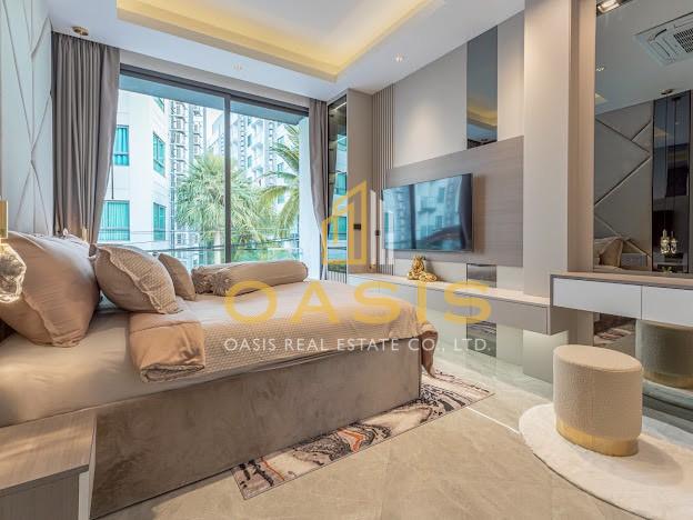 Modern Luxury Pool Villa located in a prime area of Pattaya on Thappraya Road