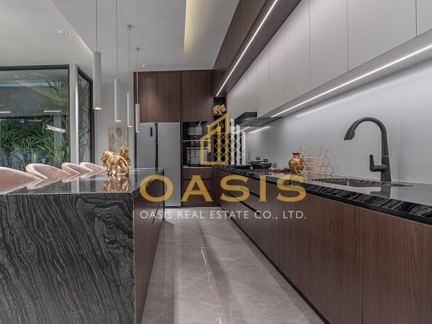 Two Luxurious Pool Villas located in the heart of Pattaya, Theprasit