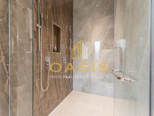 Modern Luxury Pool Villa located in a prime area of Pattaya on Thappraya Road