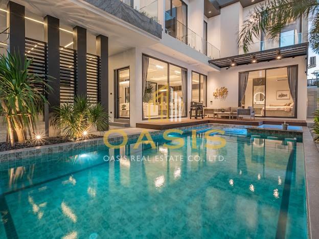 Two Luxurious Pool Villas located in the heart of Pattaya, Theprasit