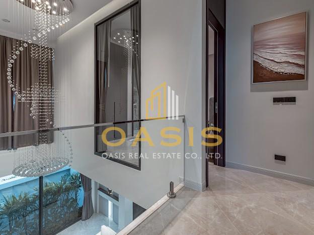 Modern Luxury Pool Villa located in a prime area of Pattaya on Thappraya Road