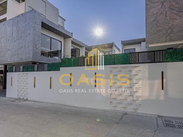 Two Luxurious Pool Villas located in the heart of Pattaya, Theprasit