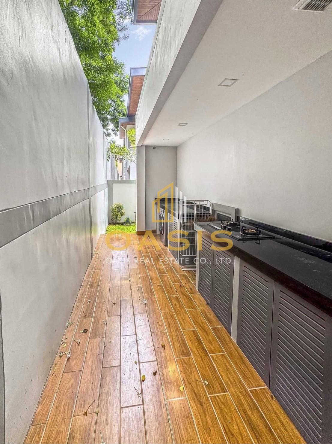 Prime Corner Pool Villa in Central Pattaya