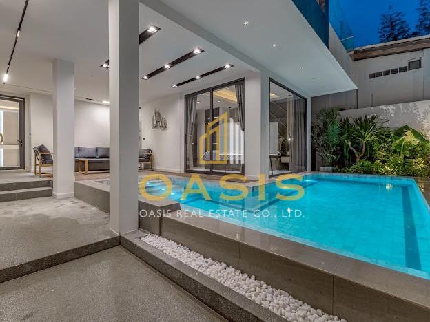 Modern Luxury Pool Villa located in a prime area of Pattaya on Thappraya Road