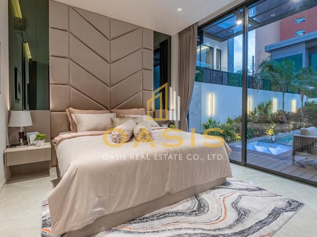 Two Luxurious Pool Villas located in the heart of Pattaya, Theprasit