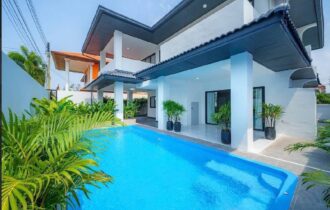 Luxury Pool Villa for Rent in Eakmongkol Village – Beachside Location