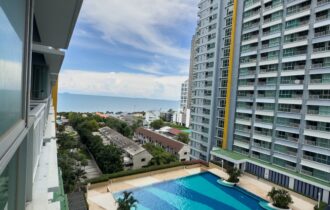 Full view of the pool and the sea from the balcony at Lumpini Park Beach Jomtien