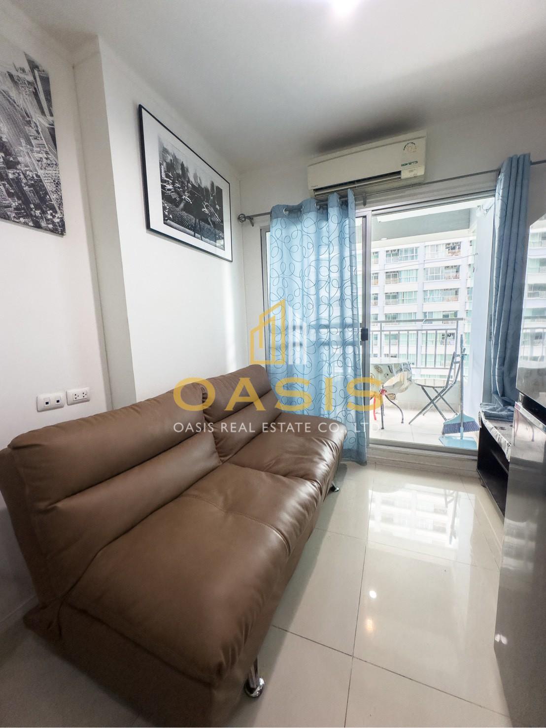 Full view of the pool and the sea from the balcony at Lumpini Park Beach Jomtien