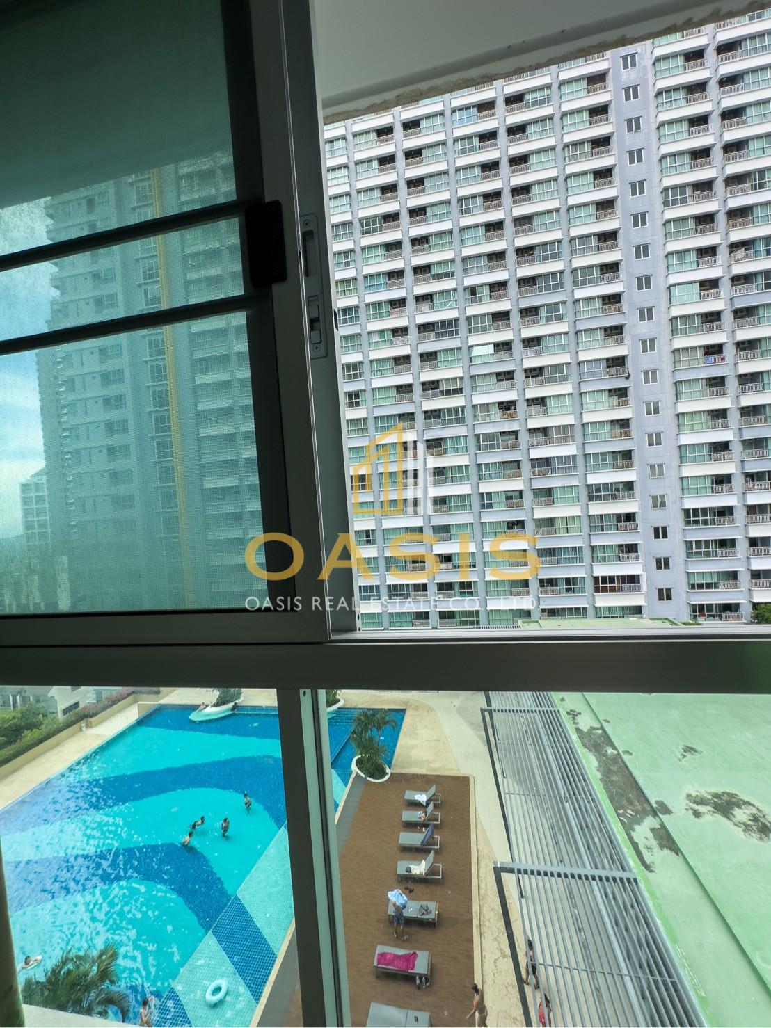 Full view of the pool and the sea from the balcony at Lumpini Park Beach Jomtien