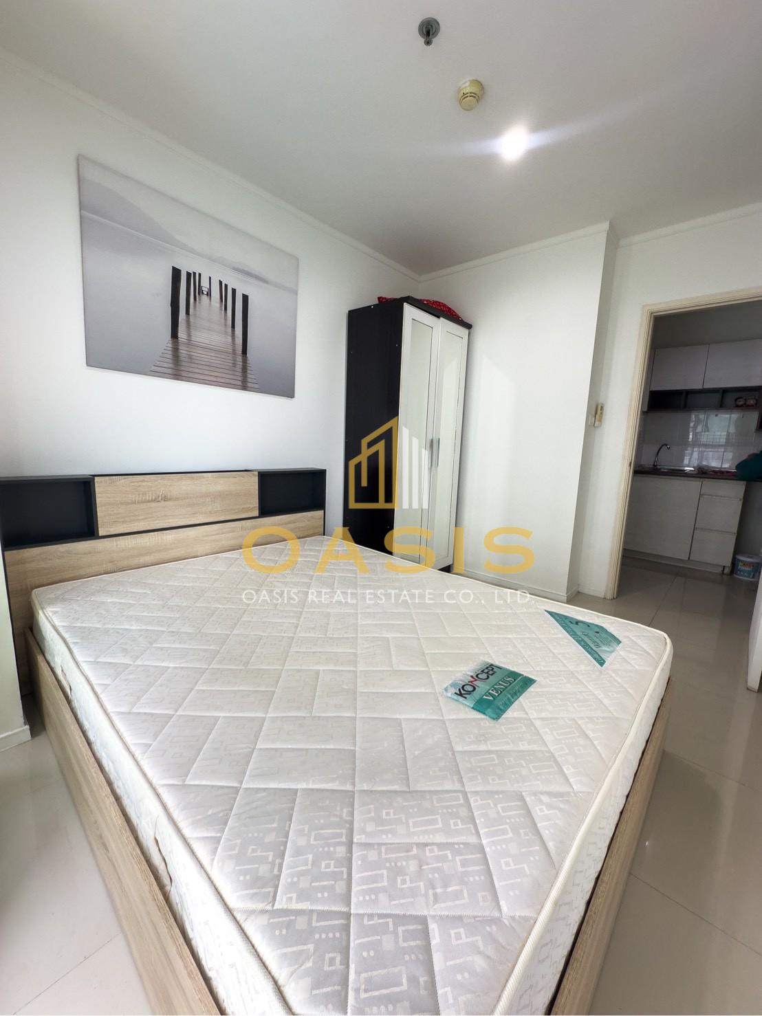 Full view of the pool and the sea from the balcony at Lumpini Park Beach Jomtien