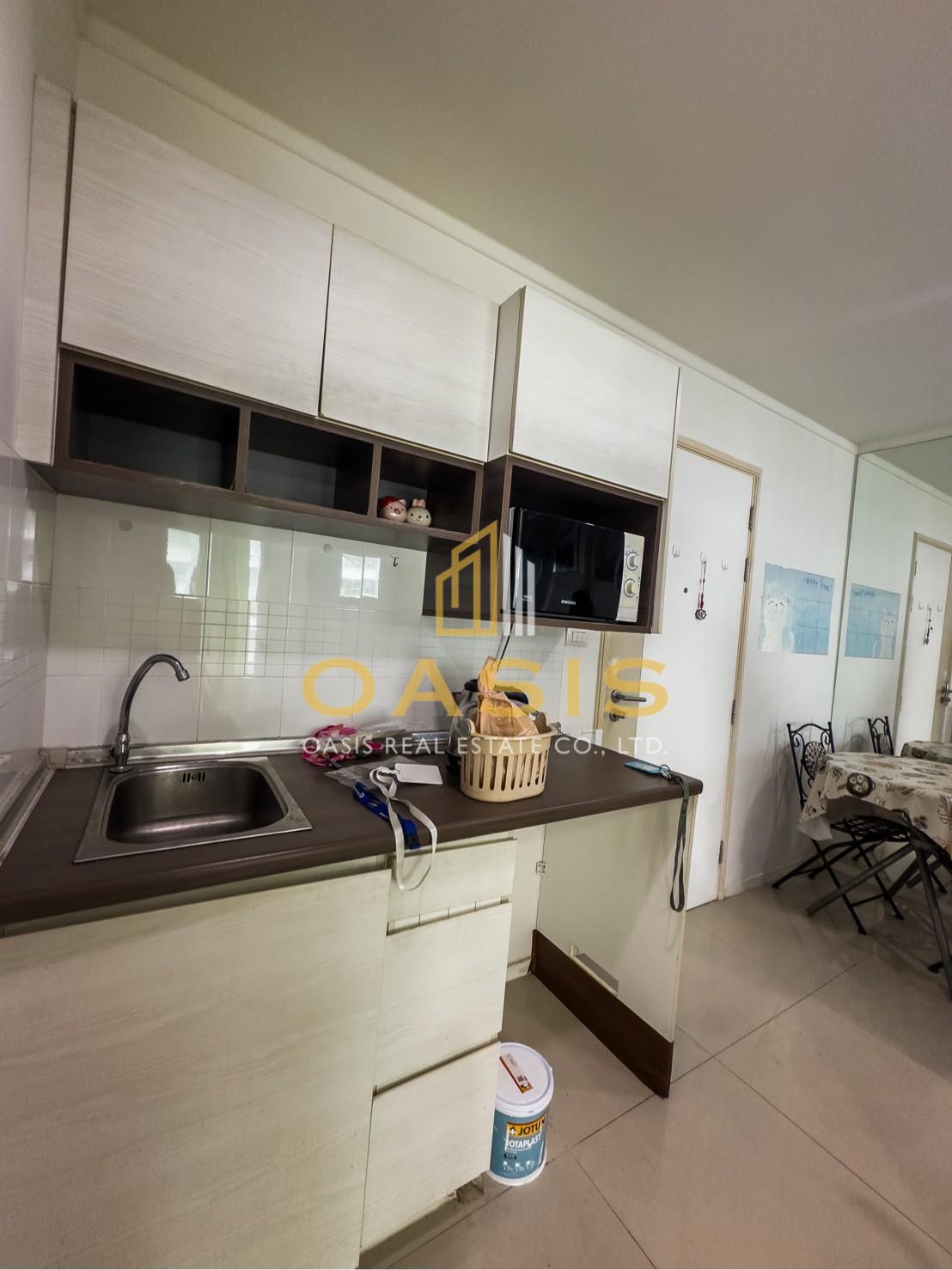 Full view of the pool and the sea from the balcony at Lumpini Park Beach Jomtien