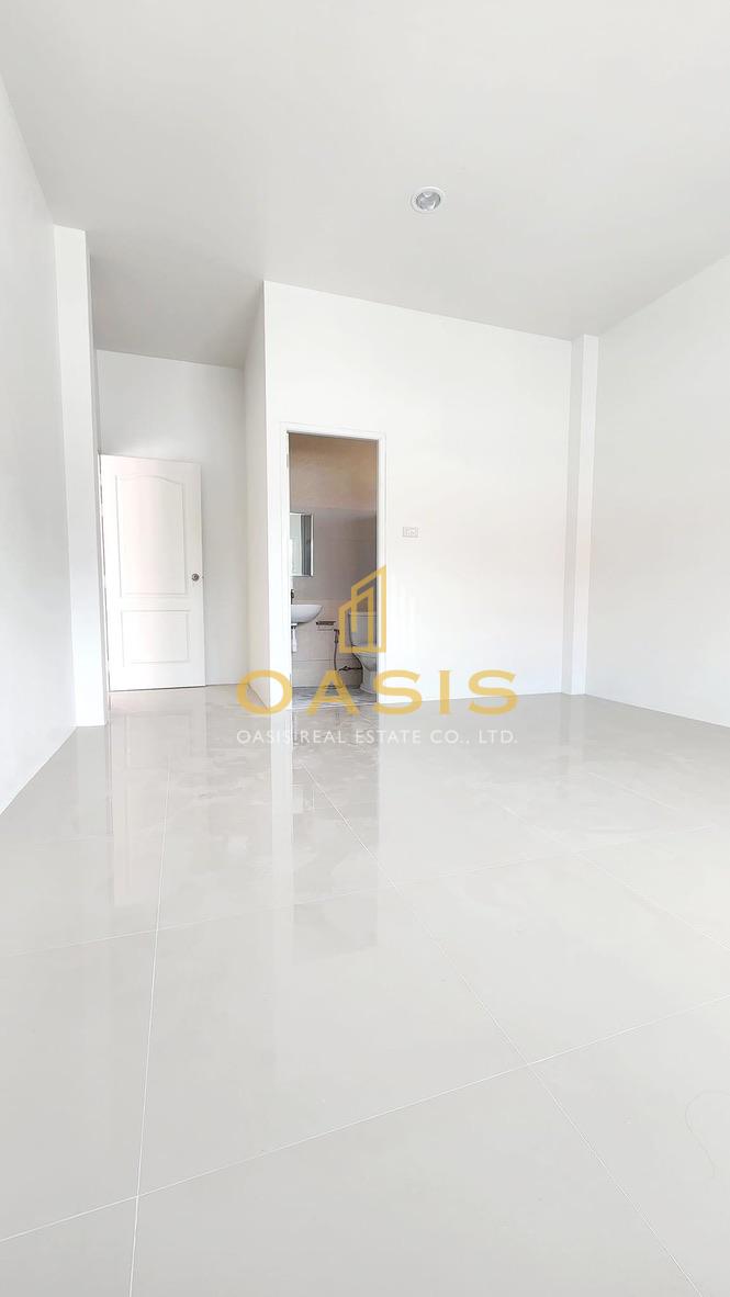 Spacious Single House with 3-Car Parking on 50 sq.wah Land