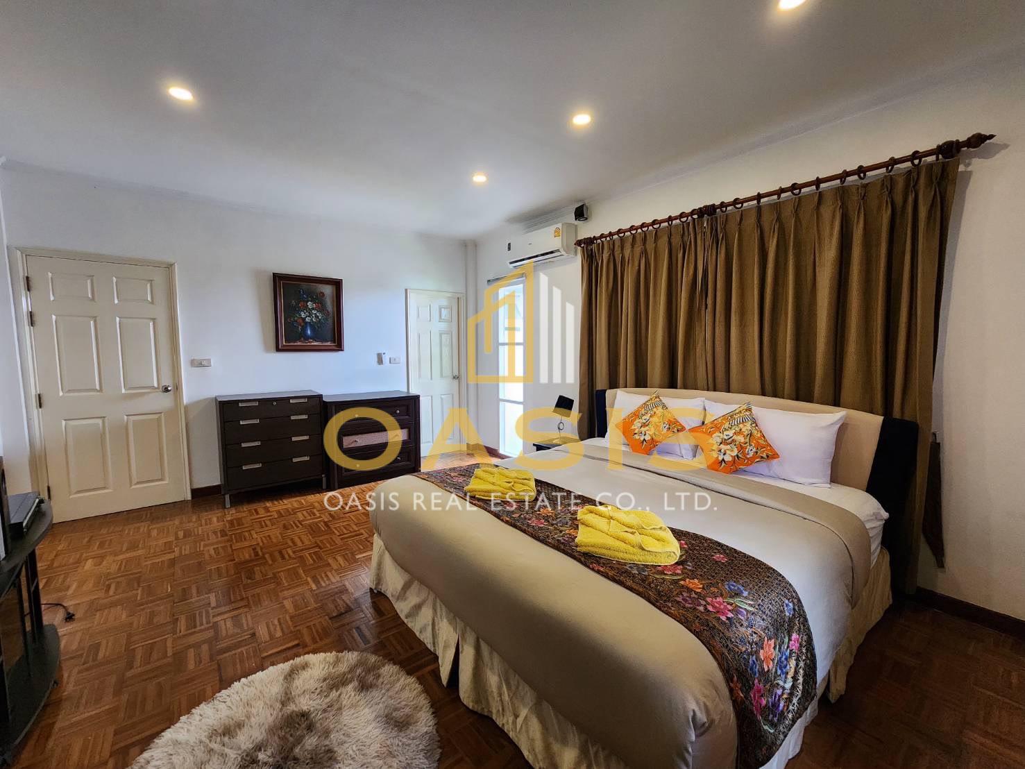 Hot Deal Pool Villa Compound in central Pattaya