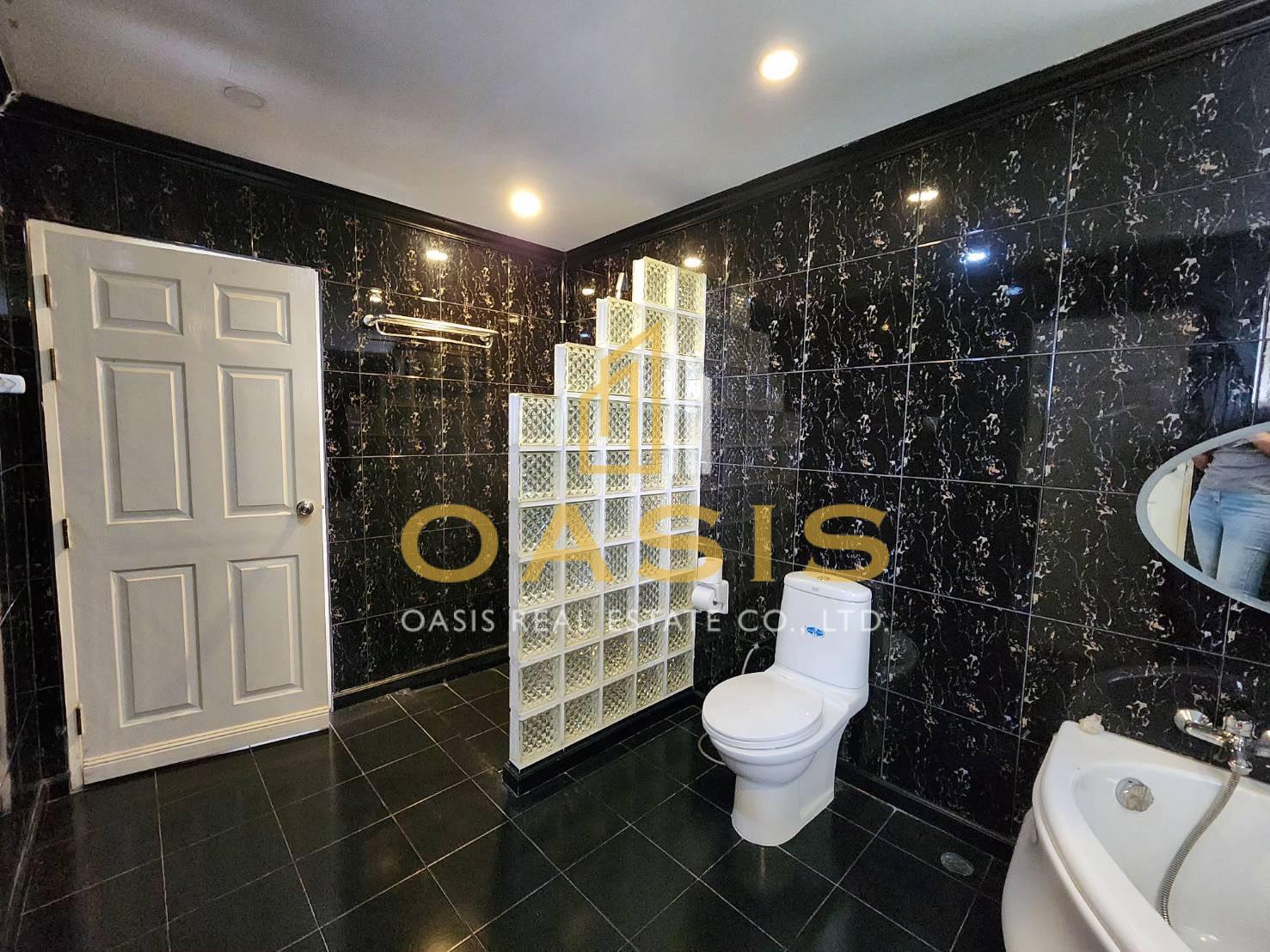 Hot Deal Pool Villa Compound in central Pattaya