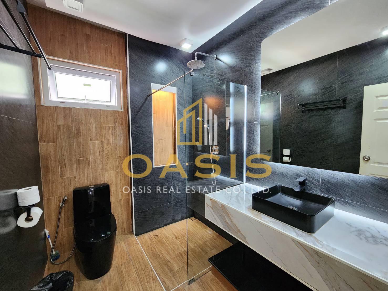 Hot Deal Pool Villa Compound in central Pattaya