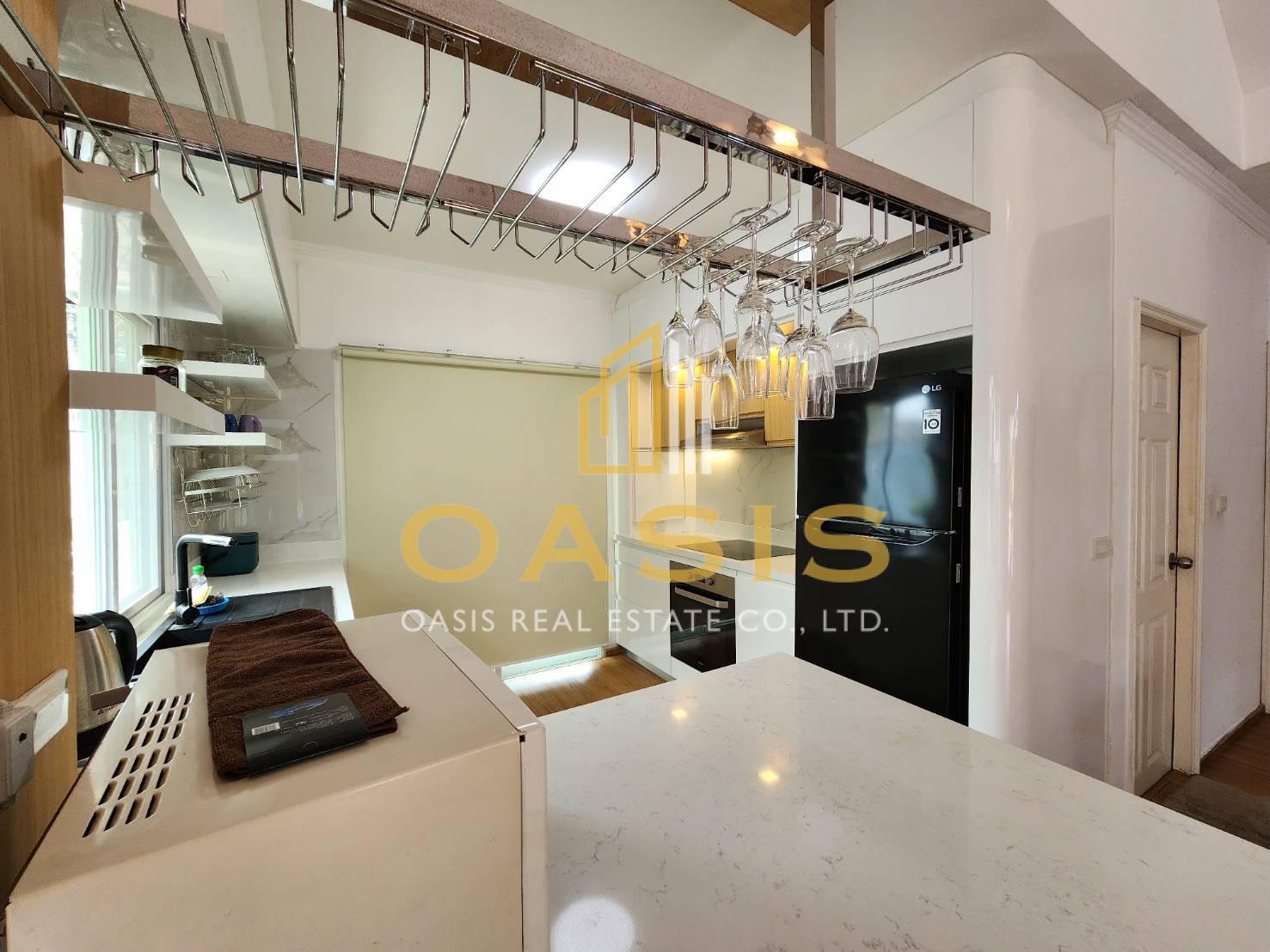 Hot Deal Pool Villa Compound in central Pattaya