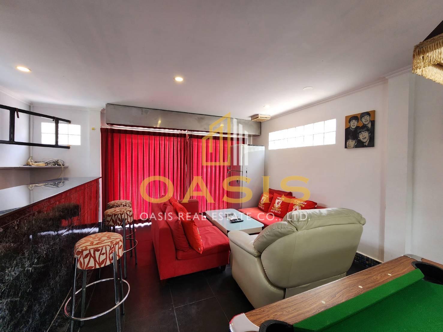 Hot Deal Pool Villa Compound in central Pattaya