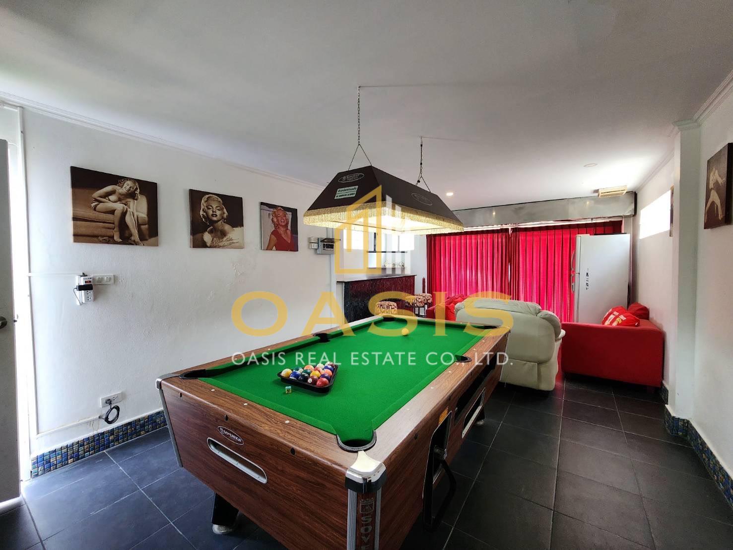 Hot Deal Pool Villa Compound in central Pattaya