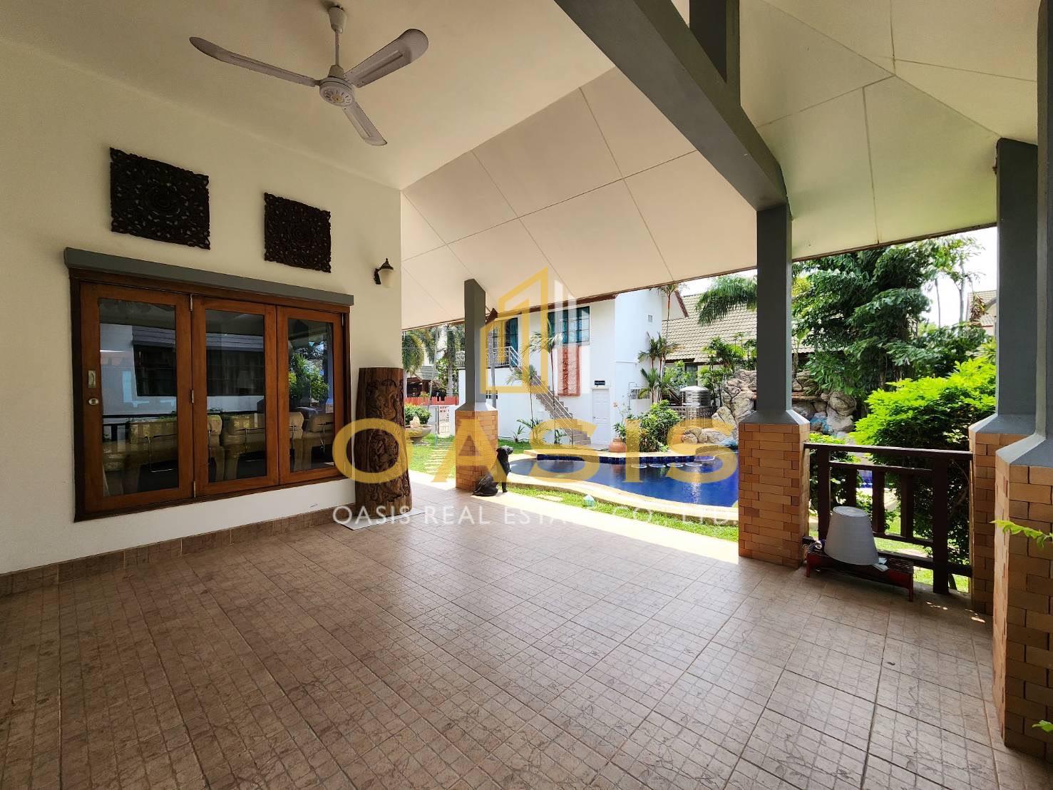 Hot Deal Pool Villa Compound in central Pattaya