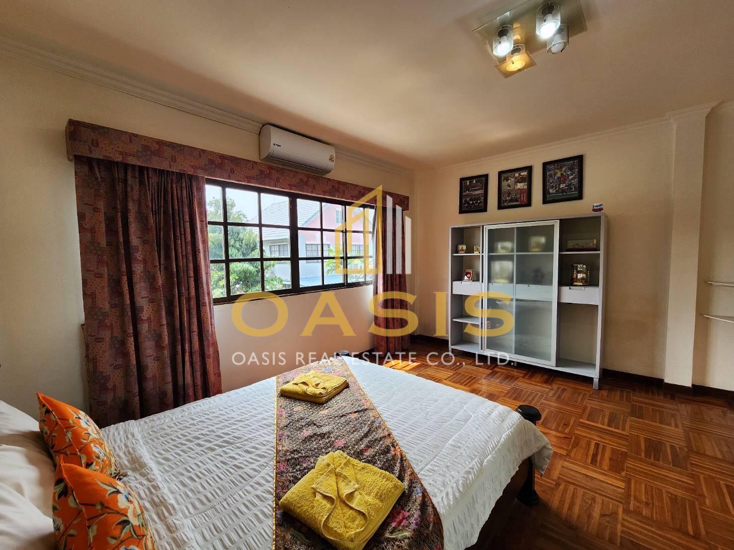 Hot Deal Pool Villa Compound in central Pattaya