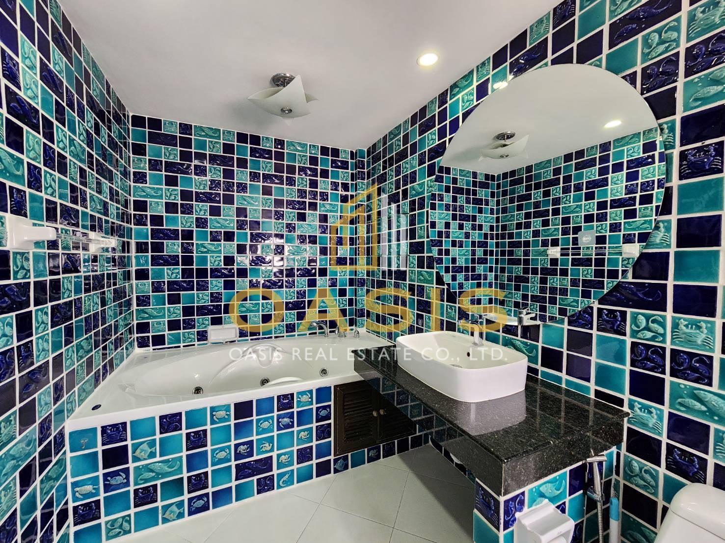 Hot Deal Pool Villa Compound in central Pattaya