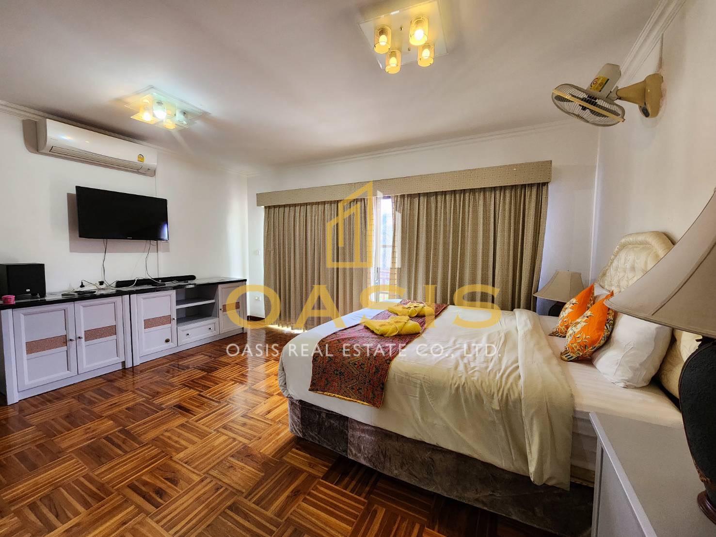 Hot Deal Pool Villa Compound in central Pattaya