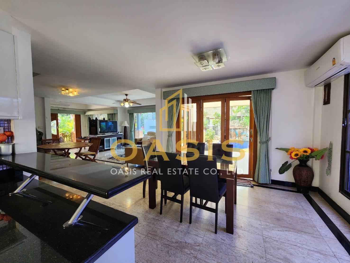 Hot Deal Pool Villa Compound in central Pattaya