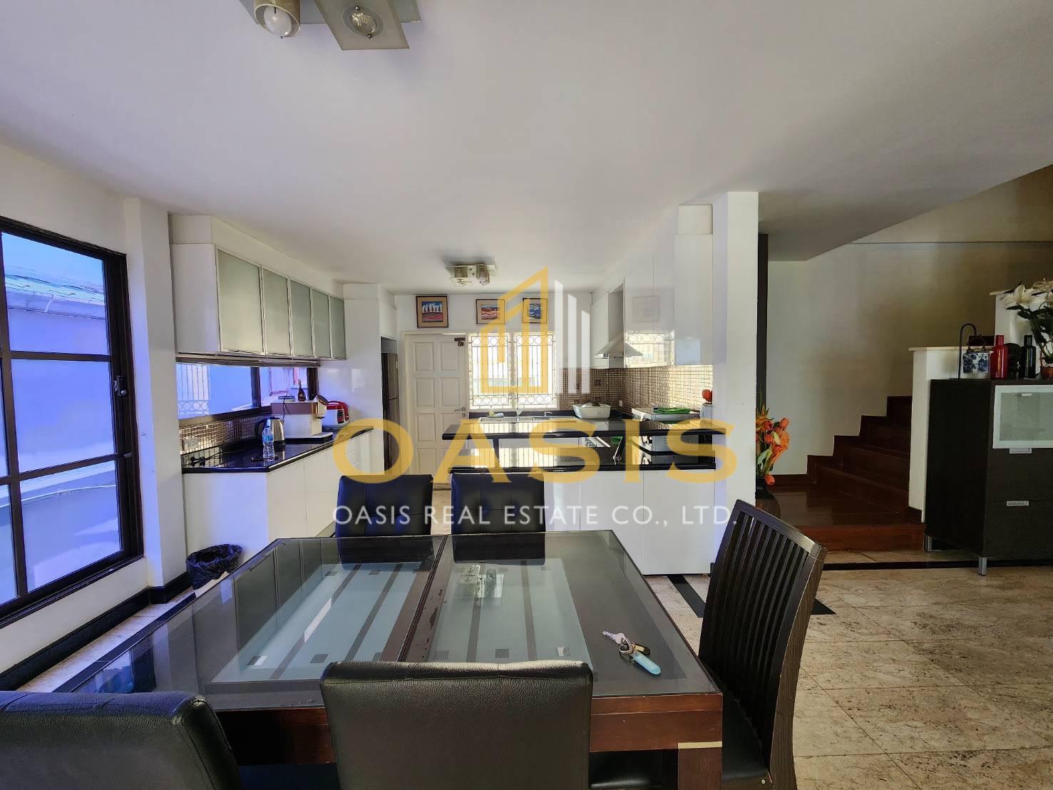 Hot Deal Pool Villa Compound in central Pattaya