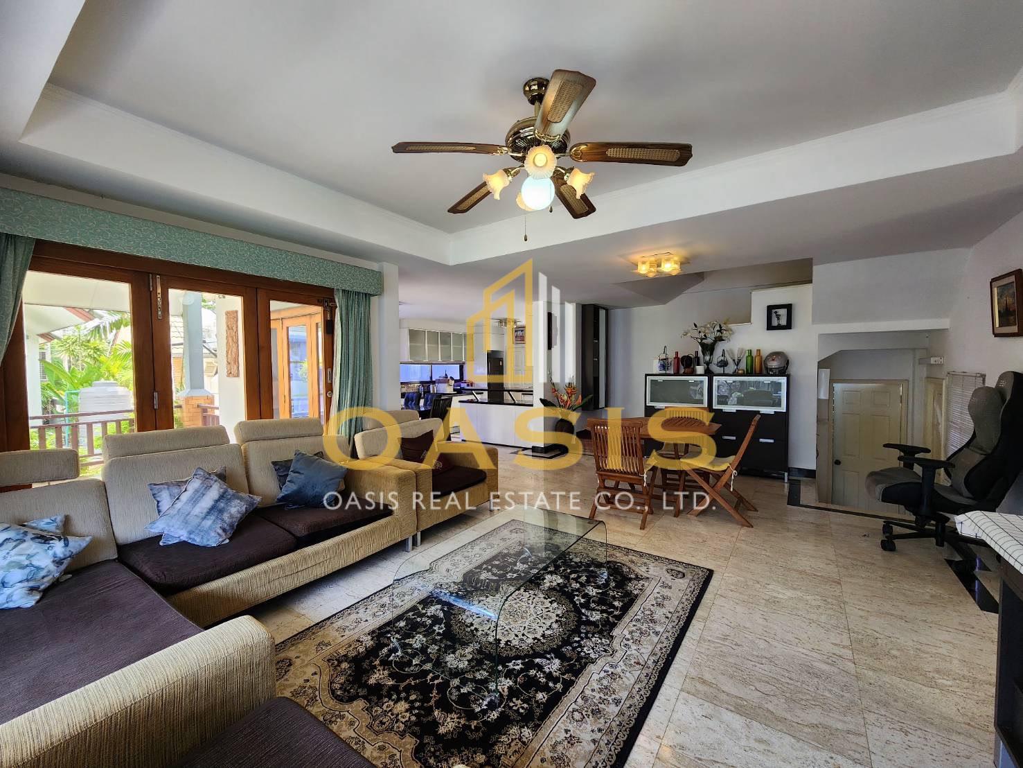 Hot Deal Pool Villa Compound in central Pattaya