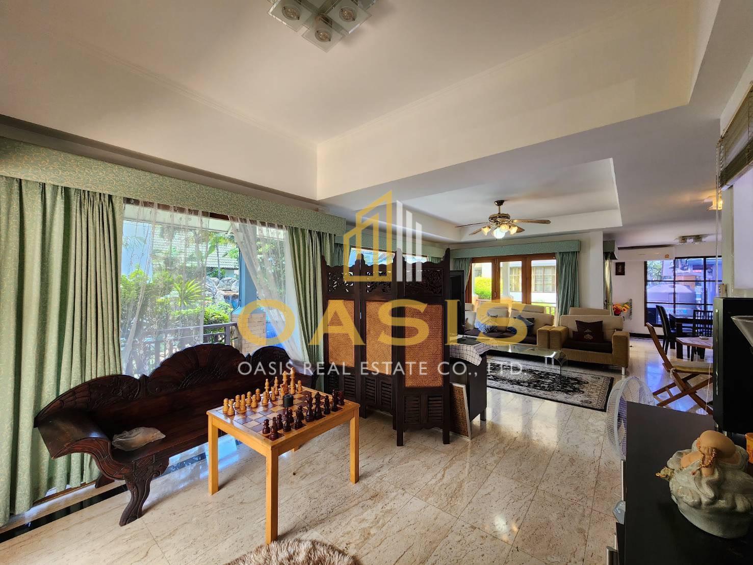 Hot Deal Pool Villa Compound in central Pattaya