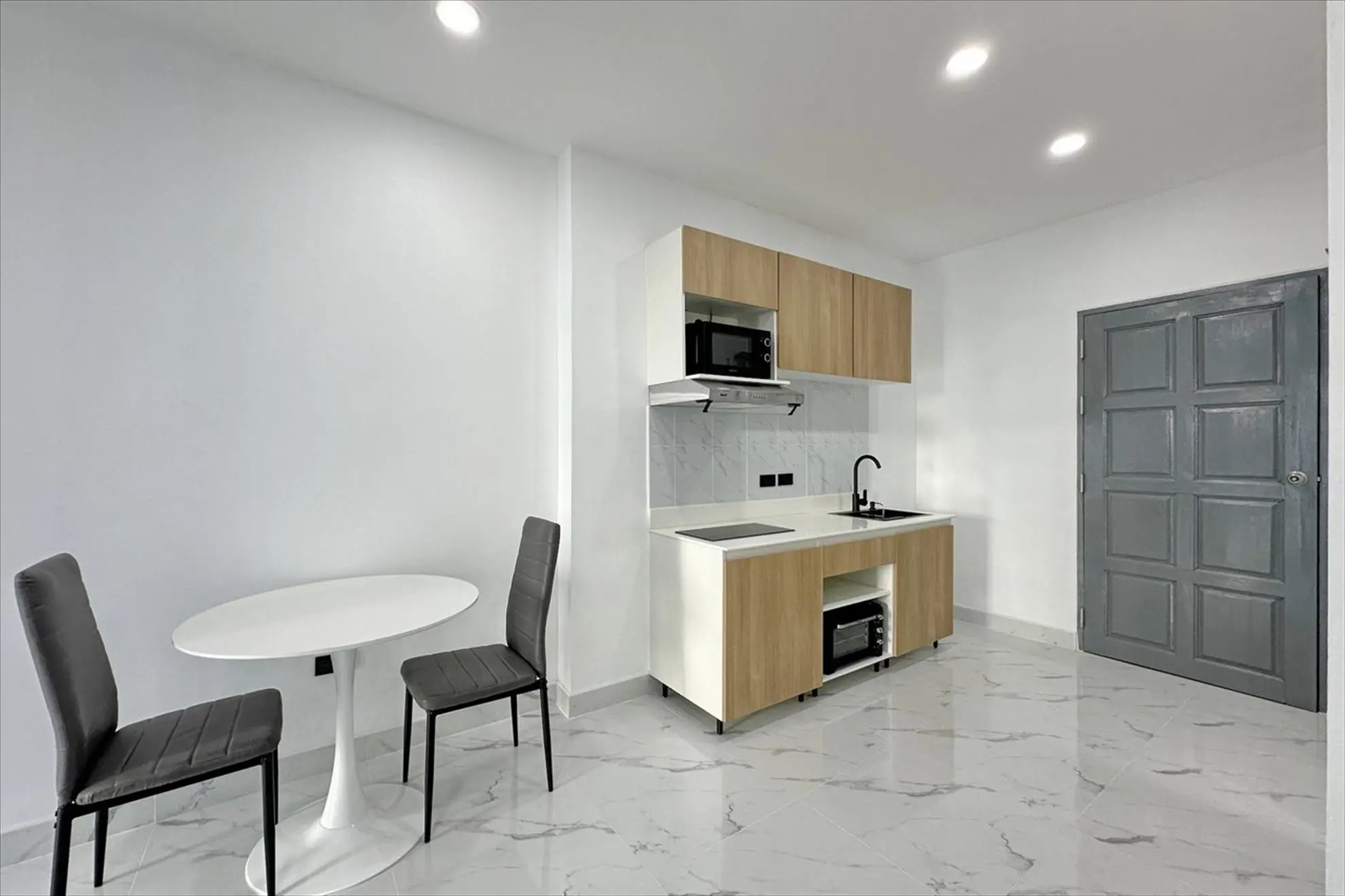 Fully Renovated Sea View Condo for Sale  View Talay 5C