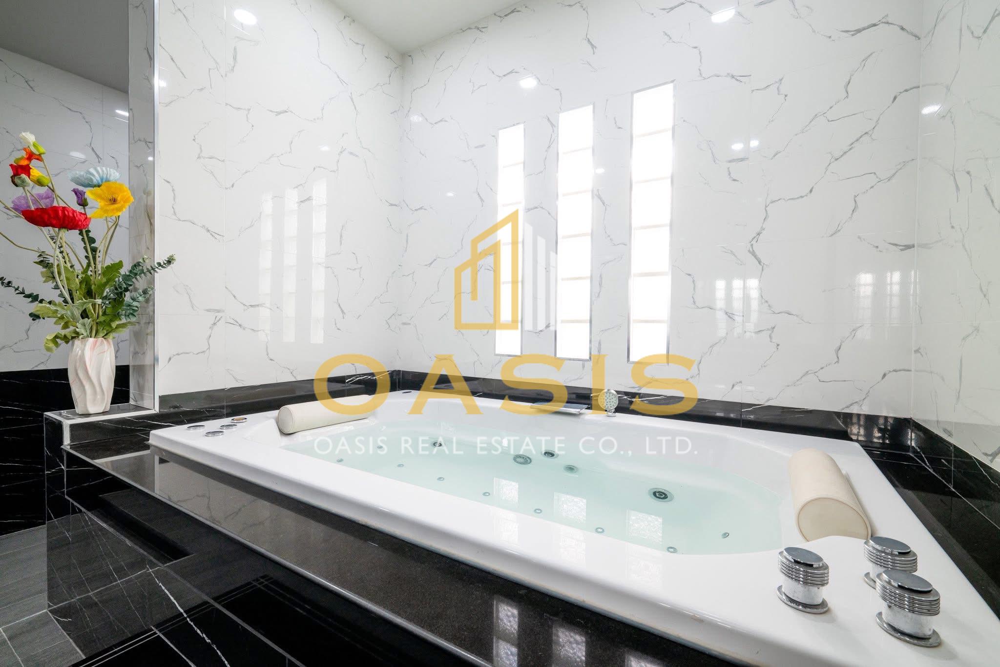 Beautiful Modern Luxury Home for Sale Pattaya Hill Village 2