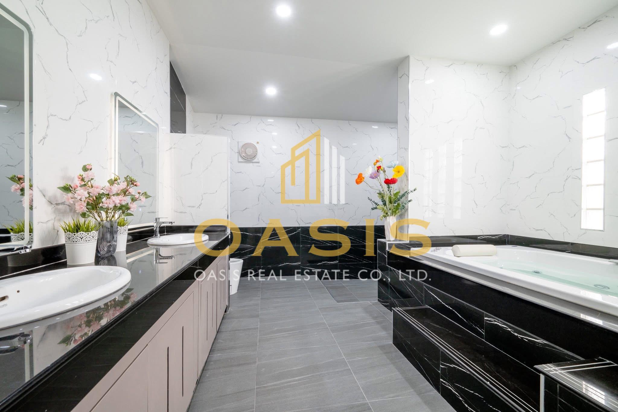 Beautiful Modern Luxury Home for Sale Pattaya Hill Village 2